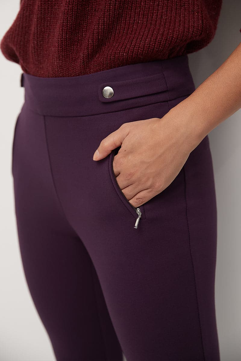 Secret Figure Pull-on Knit Pants with a Skinny Silhouette