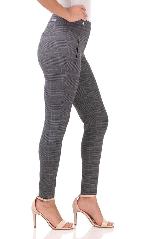 Secret Figure Pull-on Knit Pants with a Skinny Silhouette