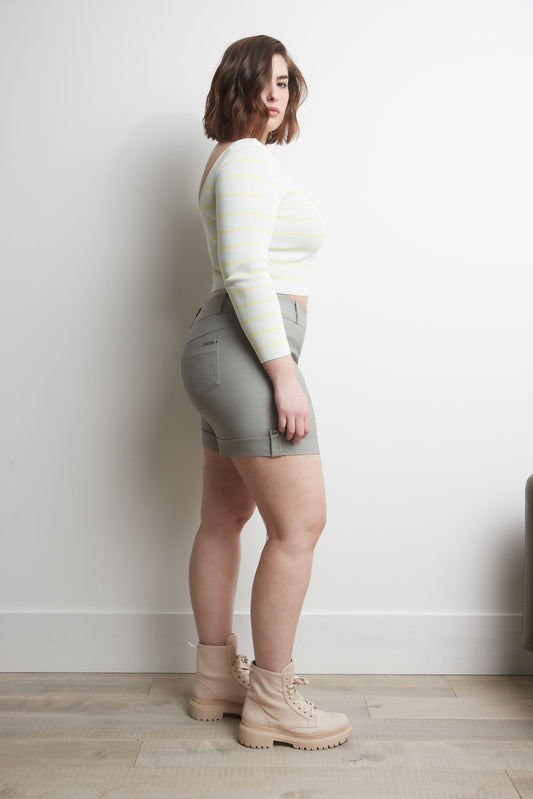 Curvy Plus Size 6” Shorts with Slimming Cuff