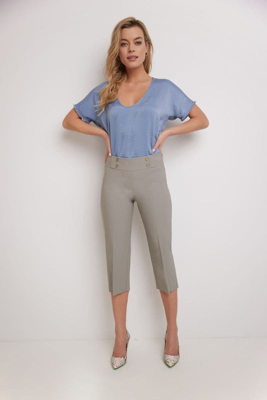Women’s Straight Leg Capris with Chic Styling