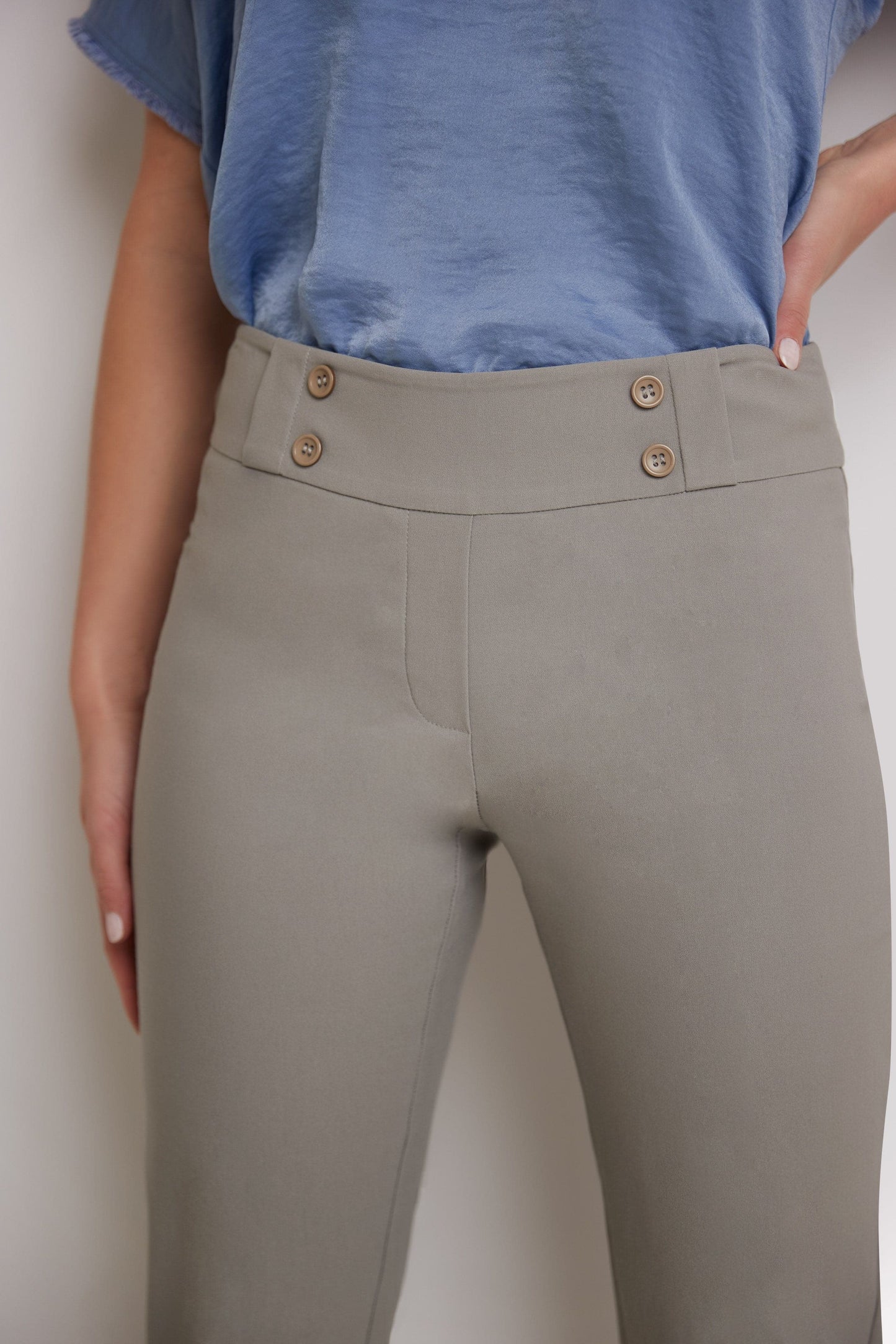 Women’s Straight Leg Capris with Chic Styling