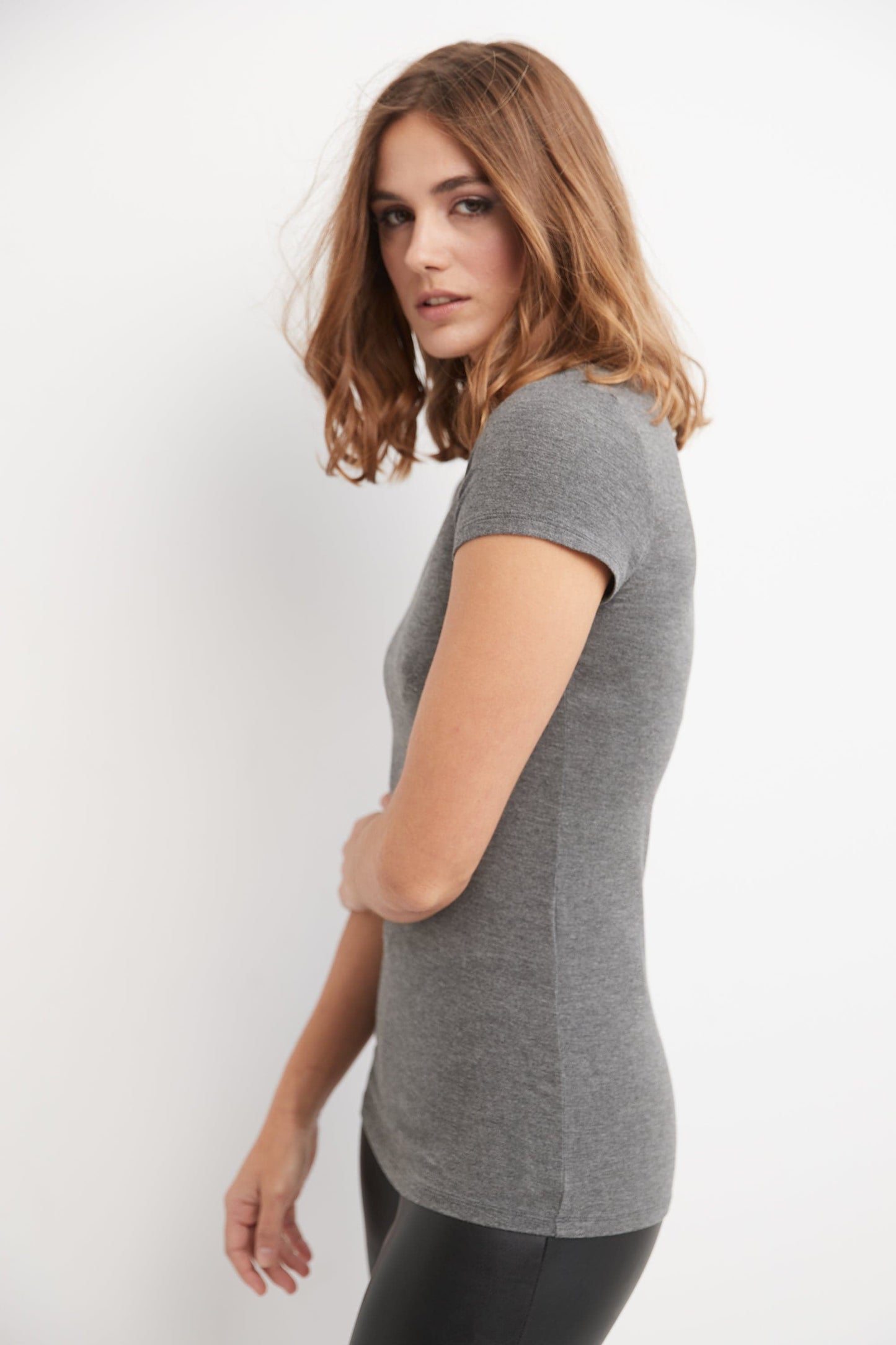 Short-Sleeve Business Casual T-Shirt with Scooped Neck