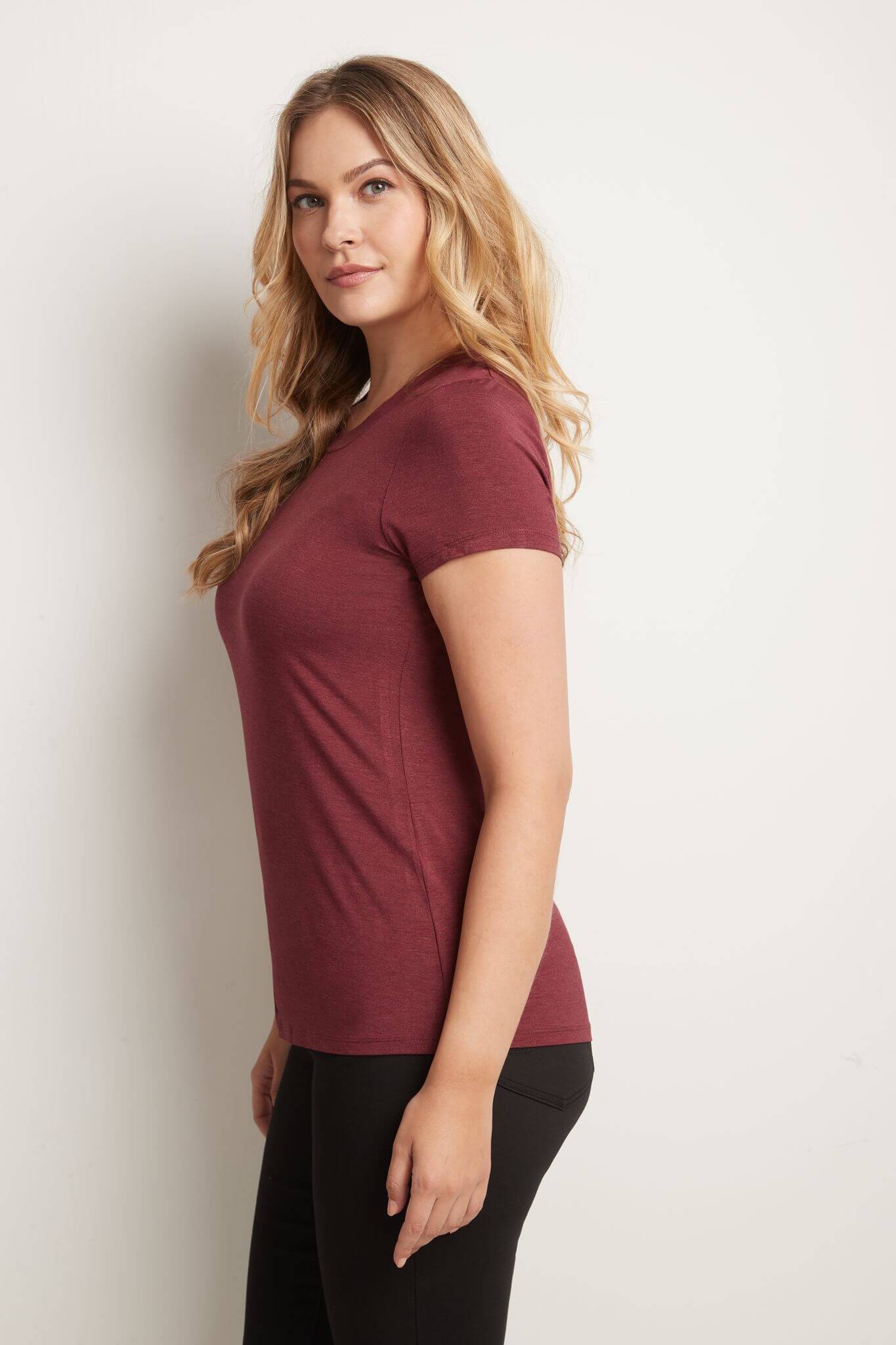 Short-Sleeve Business Casual T-Shirt with Scooped Neck