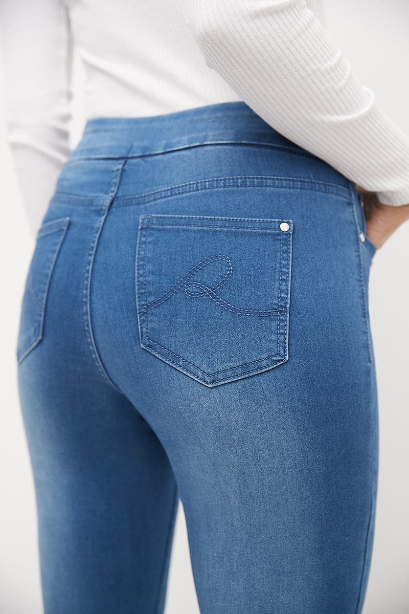 Skinny Pull-On Jeans with 5 Pocket Styling