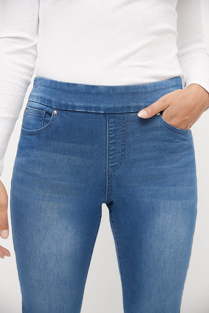 Skinny Pull-On Jeans with 5 Pocket Styling