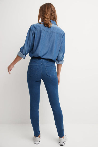 Skinny Pull-On Jeans with 5 Pocket Styling