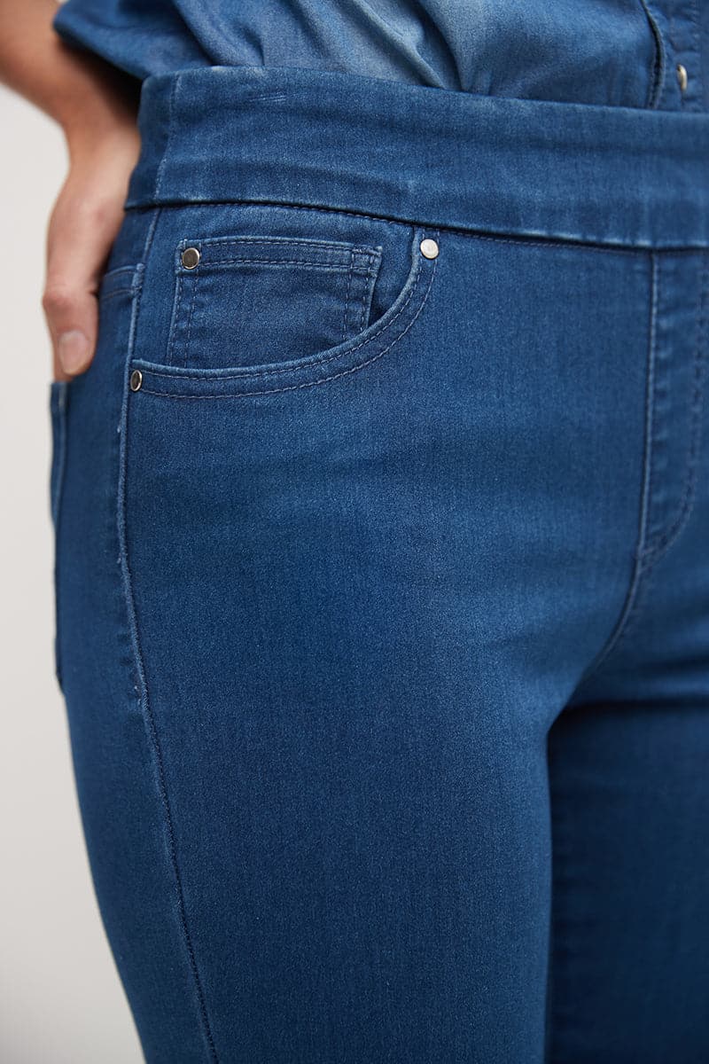 Skinny Pull-On Jeans with 5 Pocket Styling