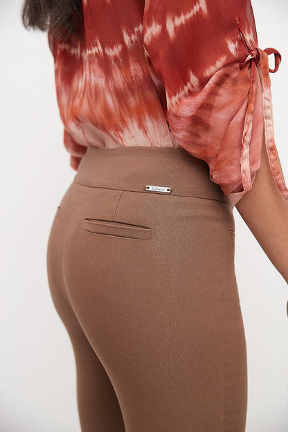 Straight classic pants with tummy control and pockets