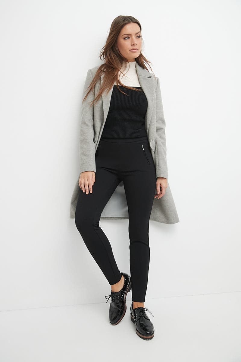 Secret Figure Pull-on Knit Pants with a Skinny Silhouette