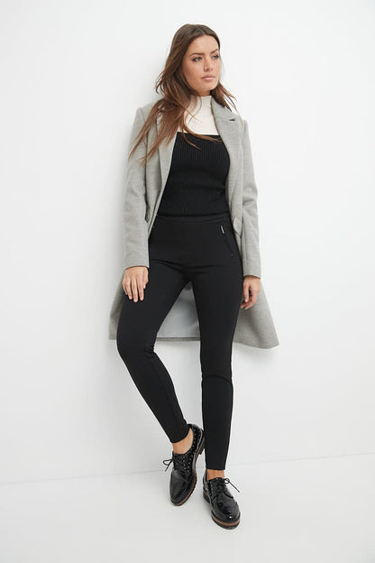 Secret Figure Pull-on Knit Pants with a Skinny Silhouette