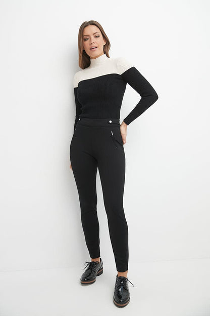 Secret Figure Pull-on Knit Pants with a Skinny Silhouette