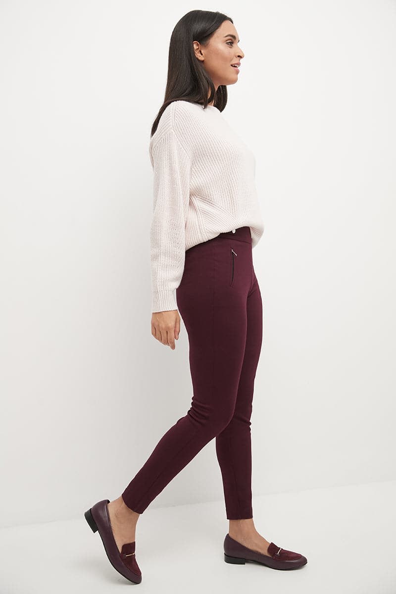 Secret Figure Pull-on Knit Pants with a Skinny Silhouette
