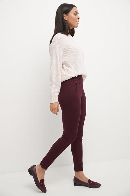 Secret Figure Pull-on Knit Pants with a Skinny Silhouette