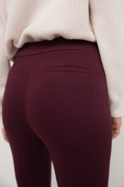 Secret Figure Pull-on Knit Pants with a Skinny Silhouette