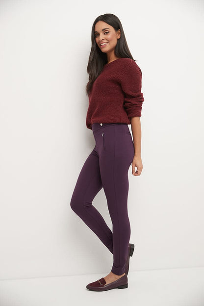 Secret Figure Pull-on Knit Pants with a Skinny Silhouette
