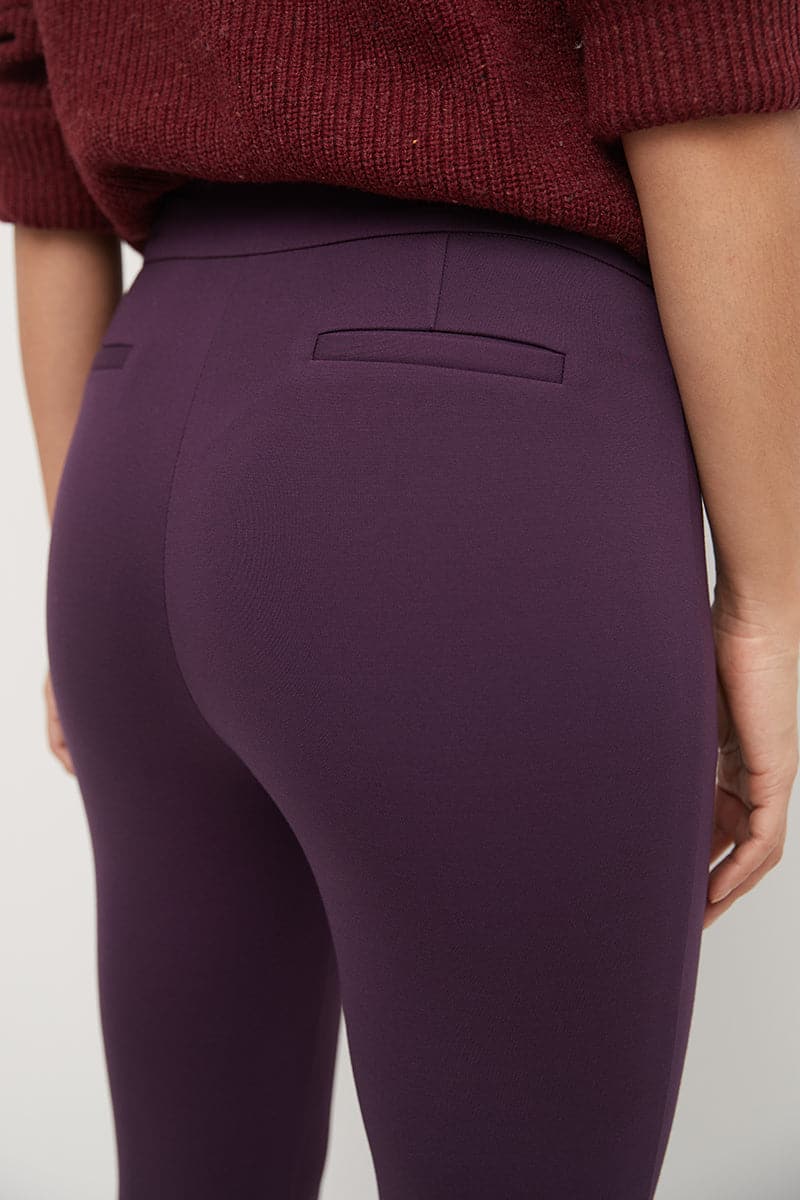 Secret Figure Pull-on Knit Pants with a Skinny Silhouette