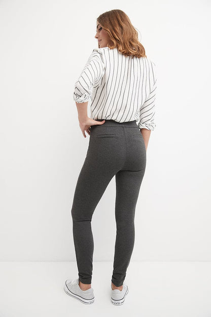 Secret Figure Pull-on Knit Pants with a Skinny Silhouette