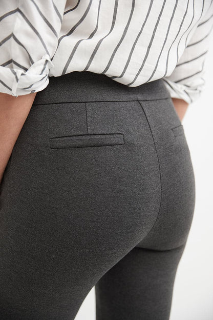 Secret Figure Pull-on Knit Pants with a Skinny Silhouette