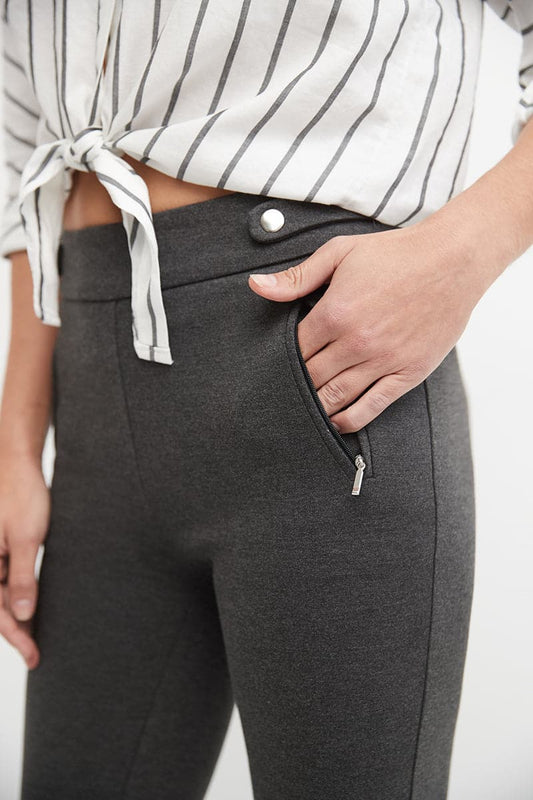 Secret Figure Pull-on Knit Pants with a Skinny Silhouette