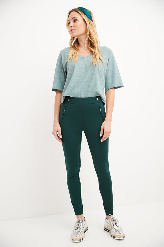 Secret Figure Pull-on Knit Pants with a Skinny Silhouette
