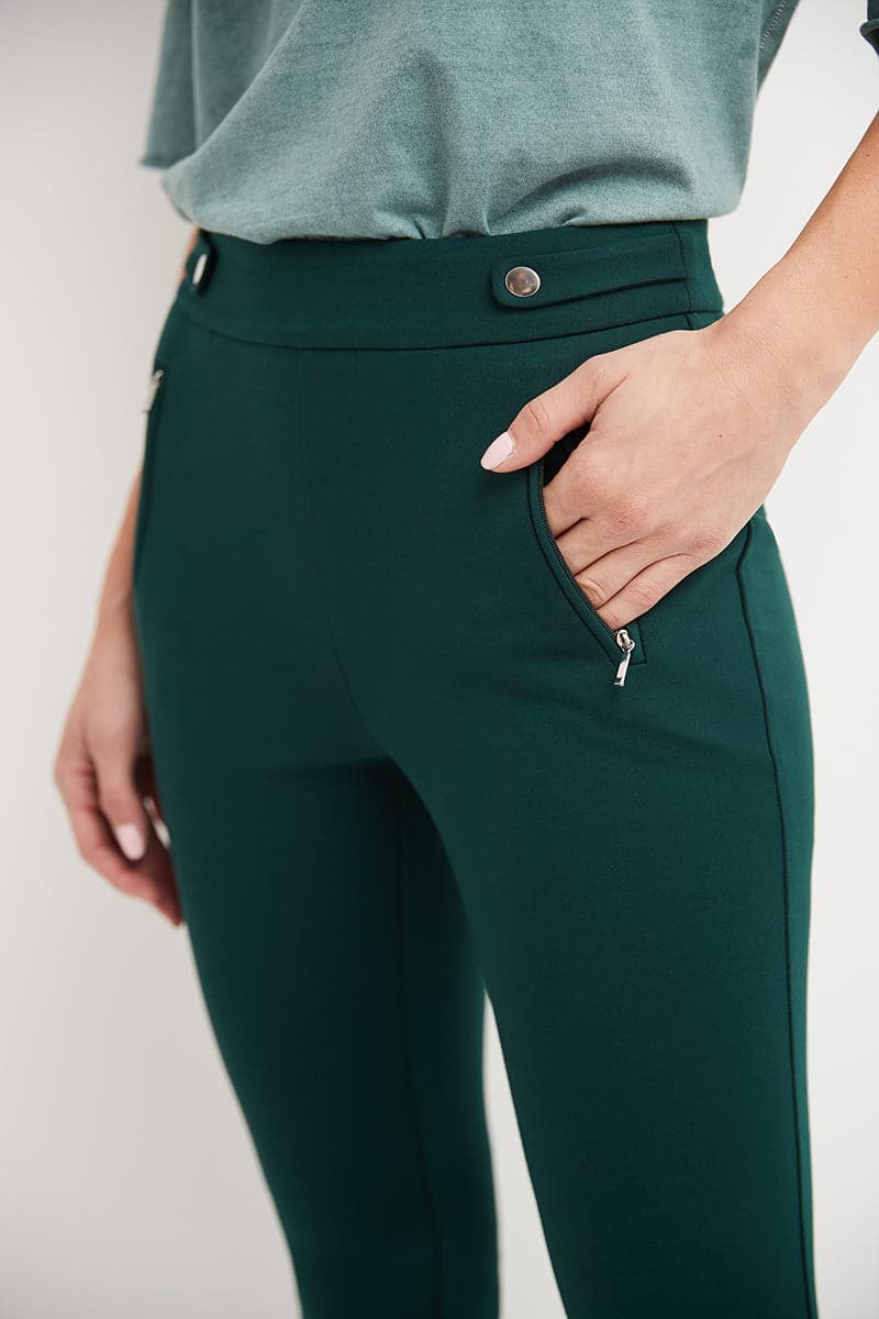 Secret Figure Pull-on Knit Pants with a Skinny Silhouette