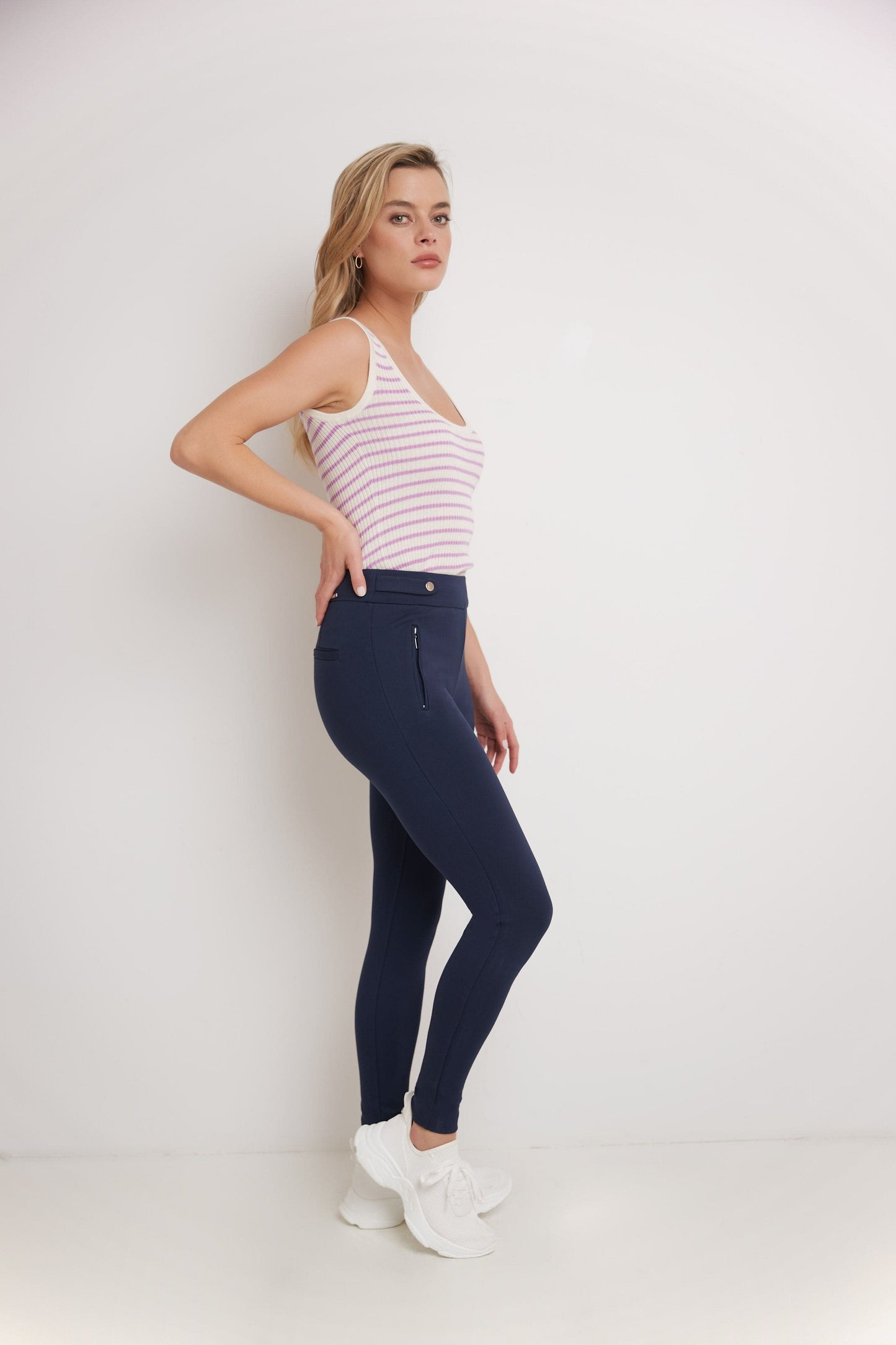 Secret Figure Pull-on Knit Pants with a Skinny Silhouette
