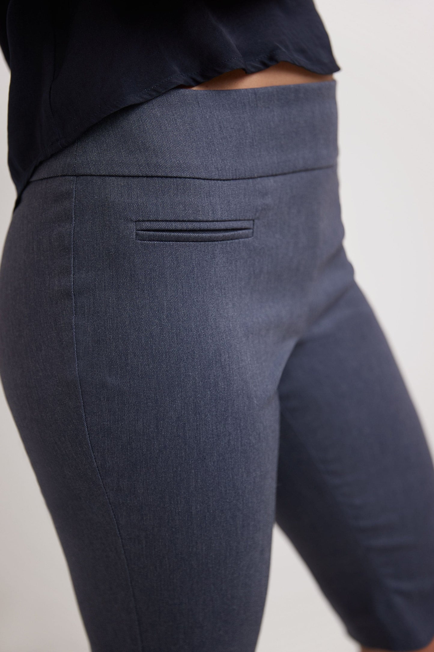 Women’s 12” Classic Shorts with Fake Front Pockets