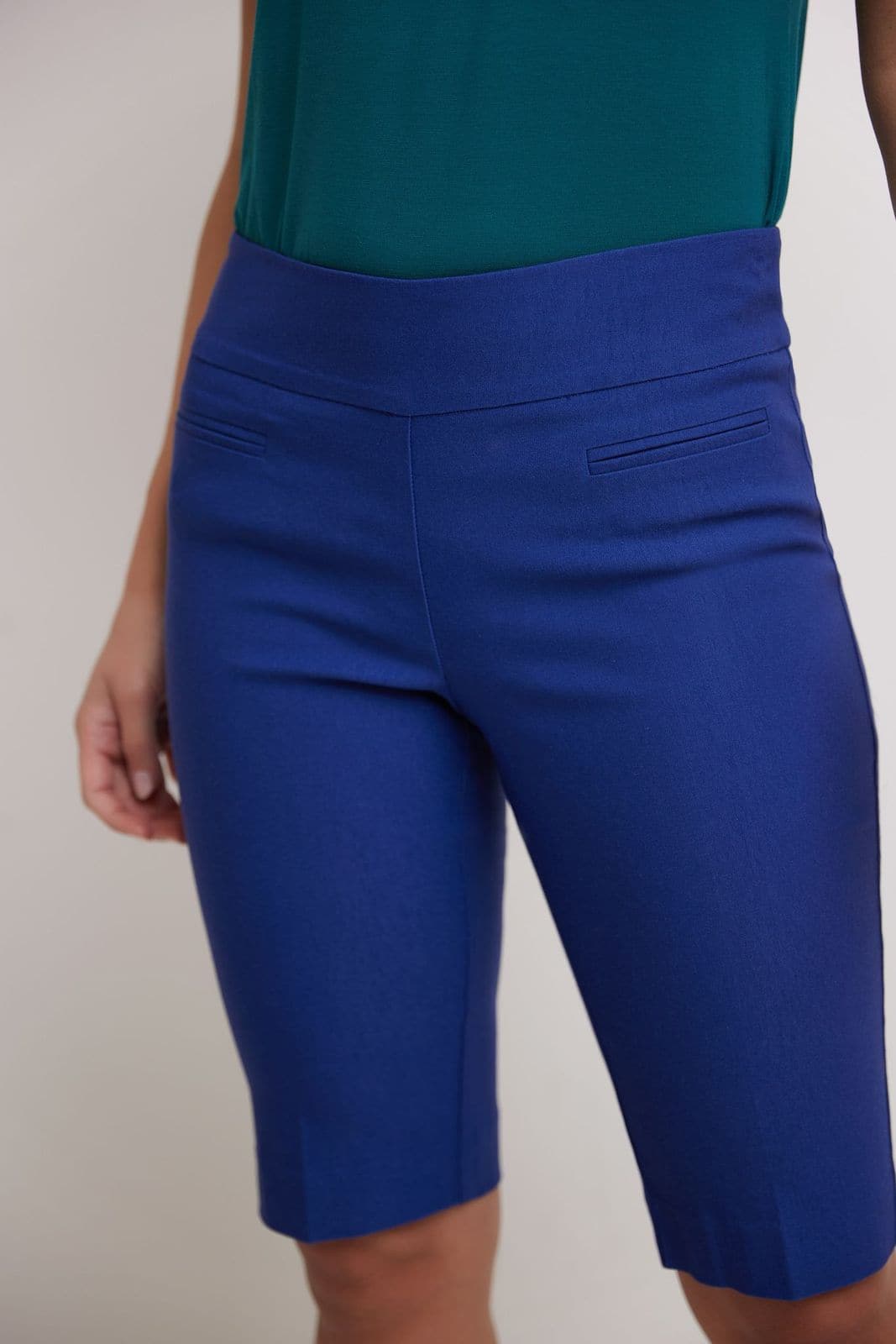 Women’s 12” Classic Shorts with Fake Front Pockets