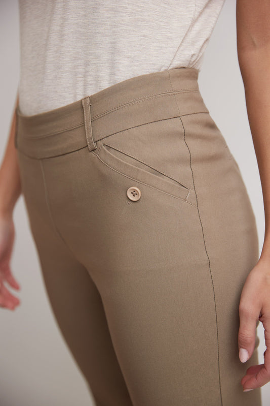 Women’s Classic Bermuda Shorts with Slant Pockets