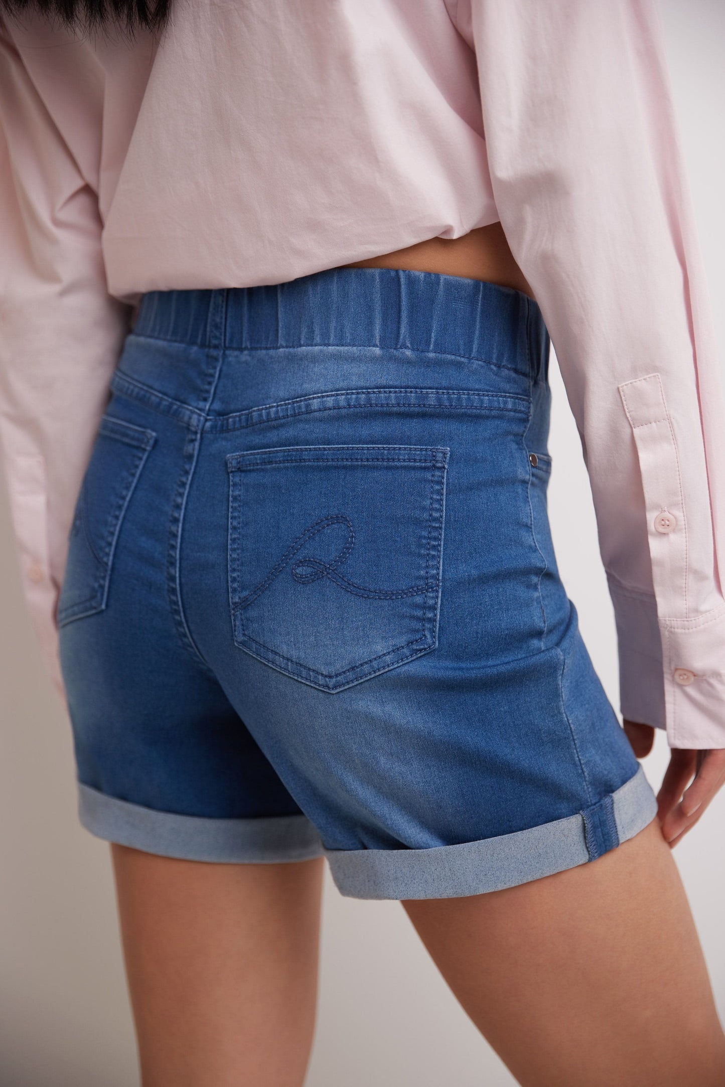 Rekucci Women's 5 inch Pull-On Jean Short with Slim Cuff