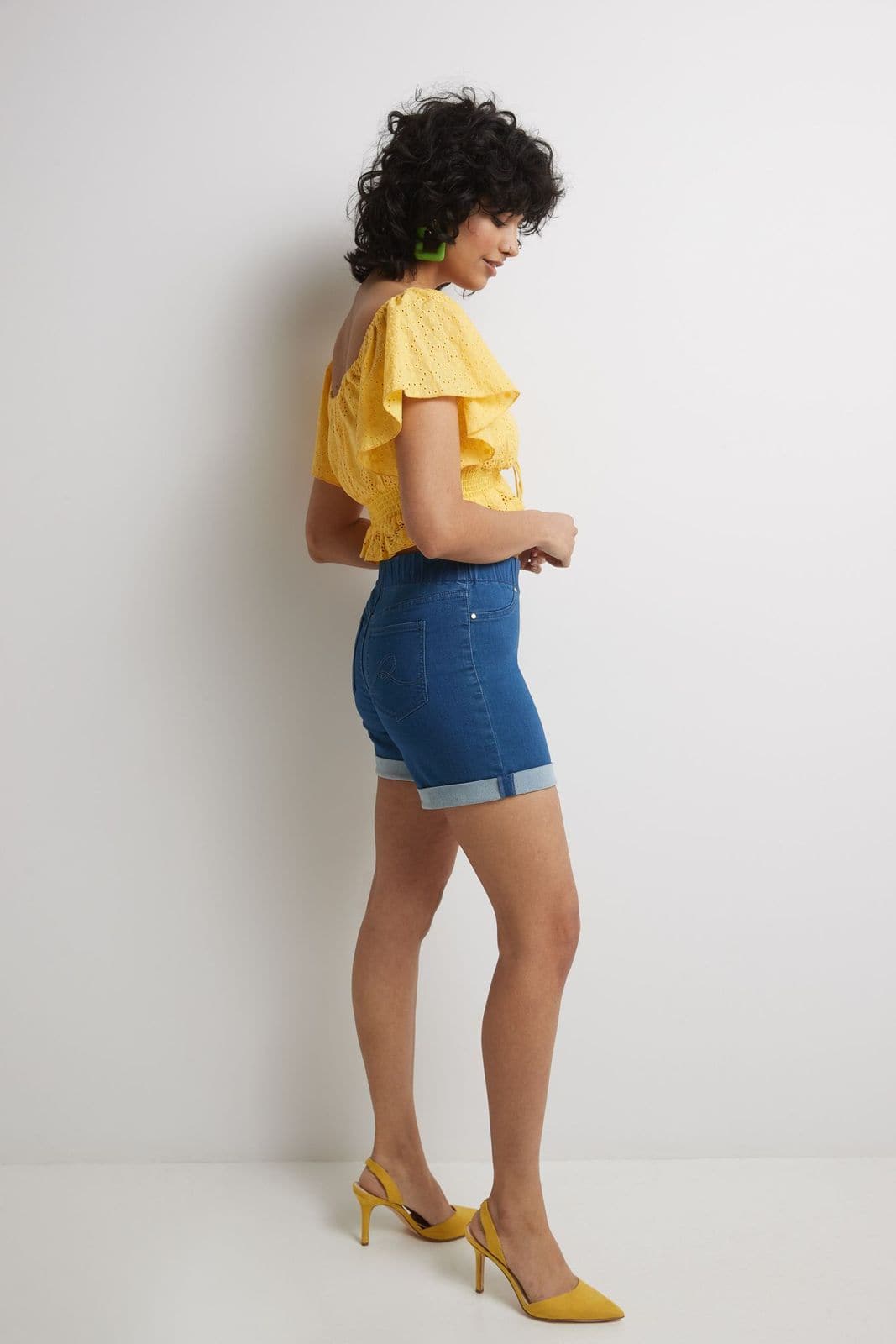 Rekucci Women's 5 inch Pull-On Jean Short with Slim Cuff