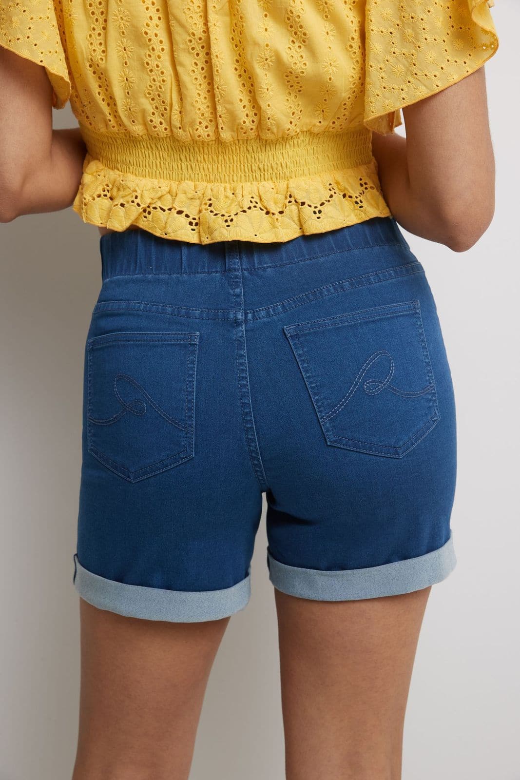 Rekucci Women's 5 inch Pull-On Jean Short with Slim Cuff