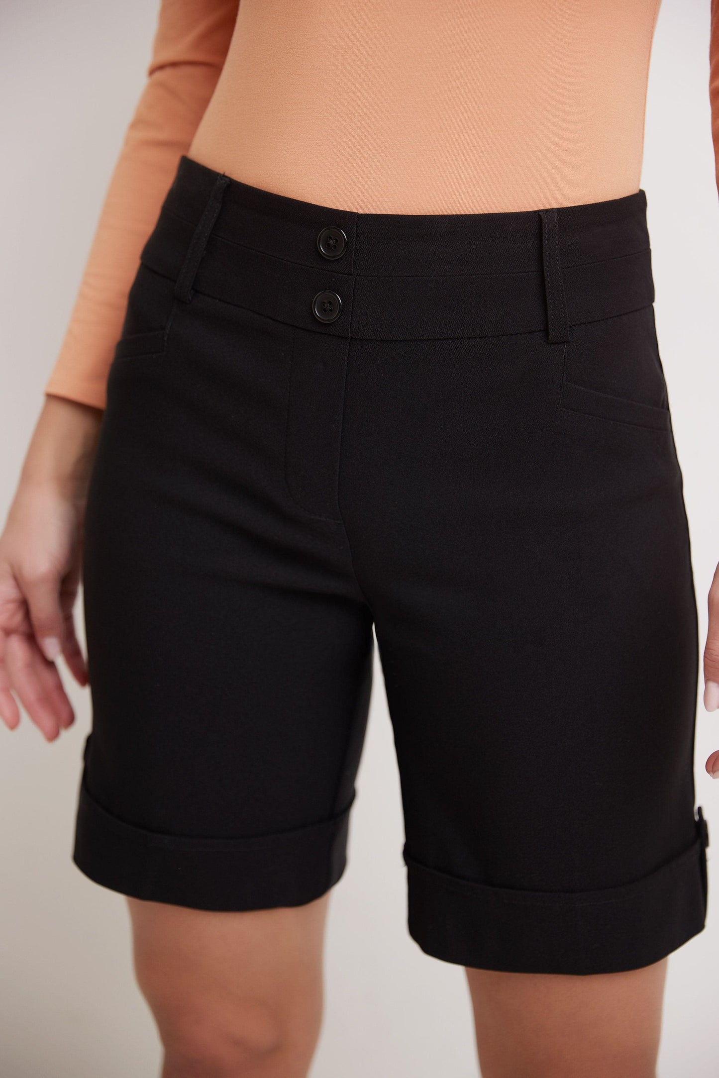 Women’s 8” Classic Shorts with Stitched Cuff