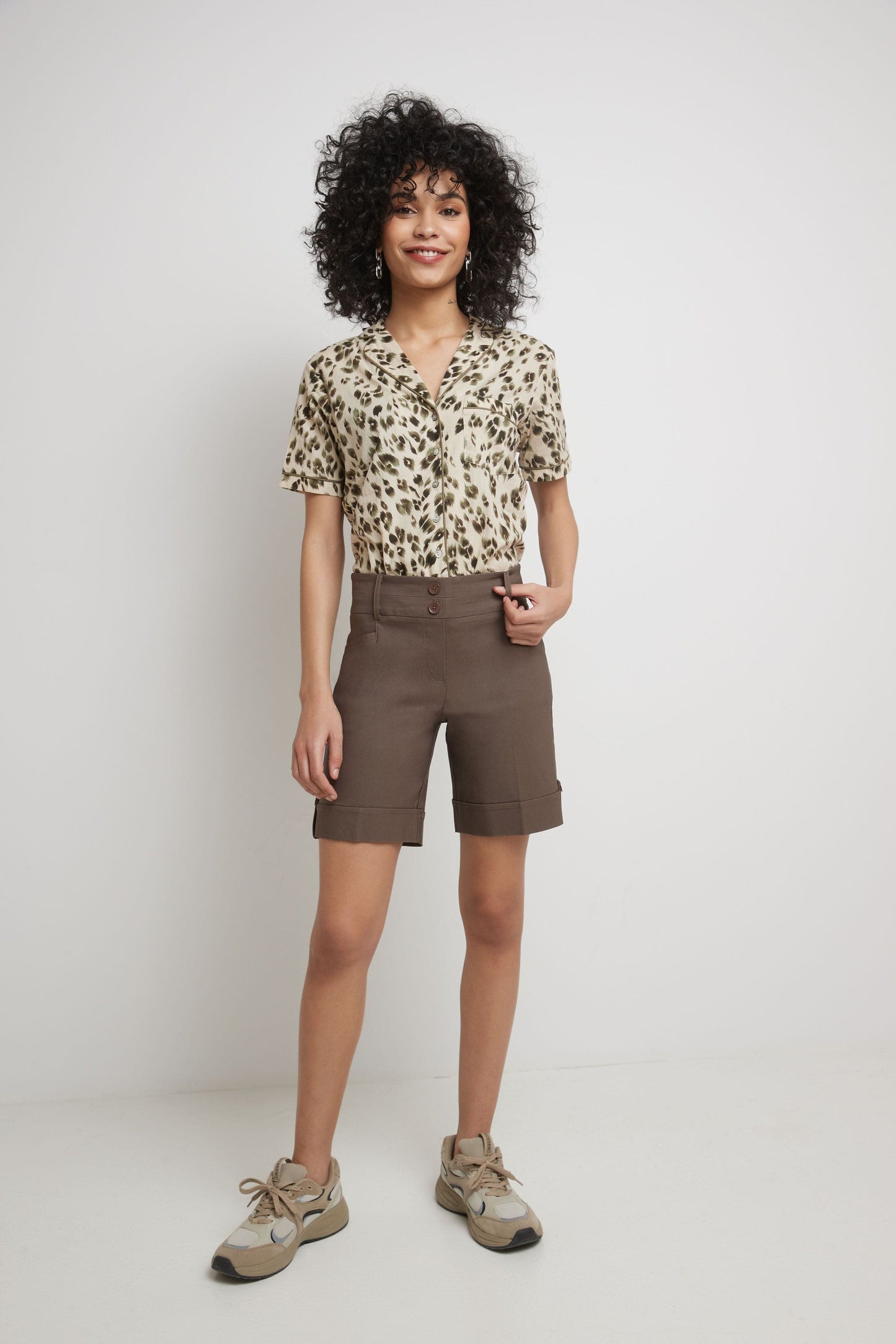 Women’s 8” Classic Shorts with Stitched Cuff