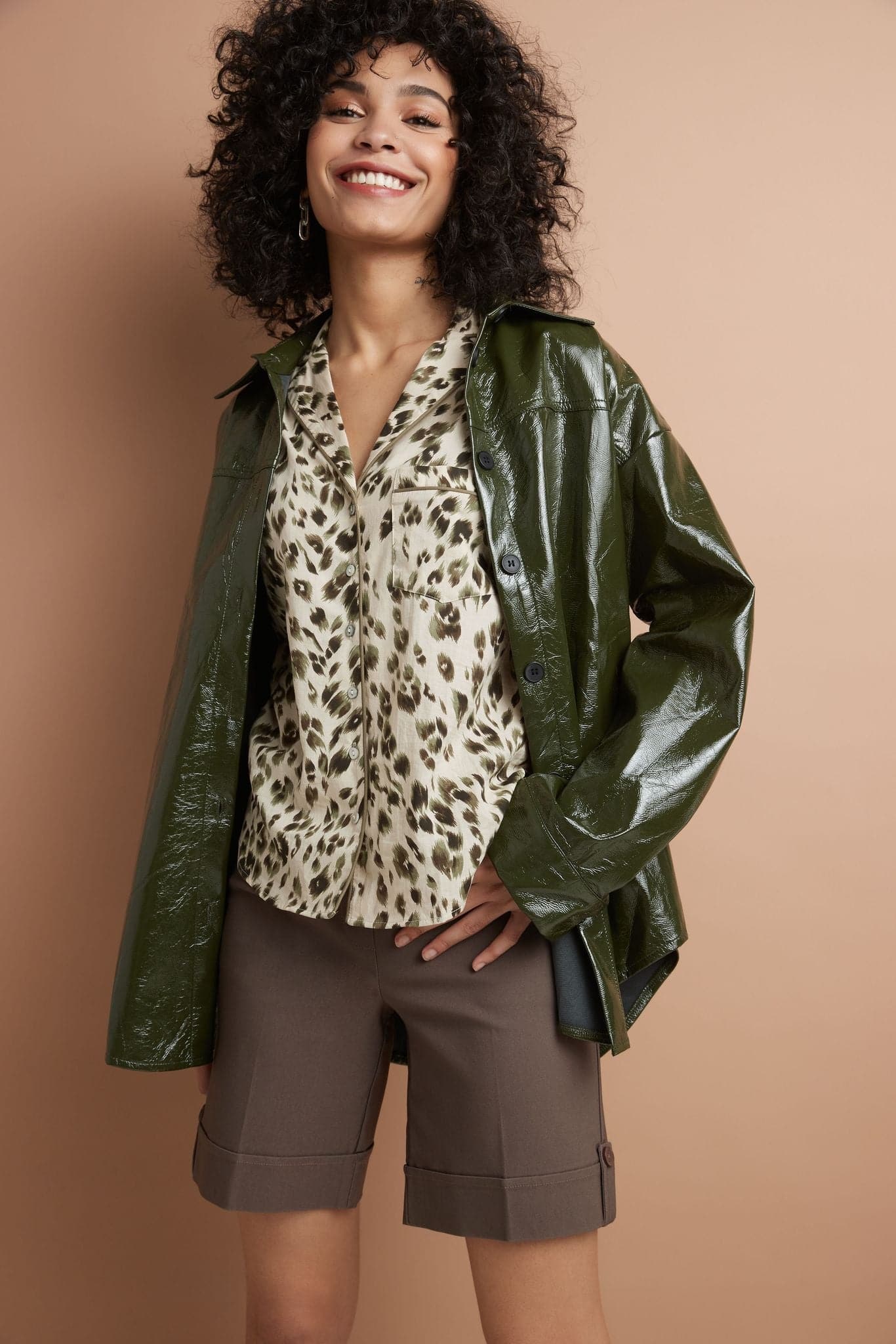 Women’s 8” Classic Shorts with Stitched Cuff