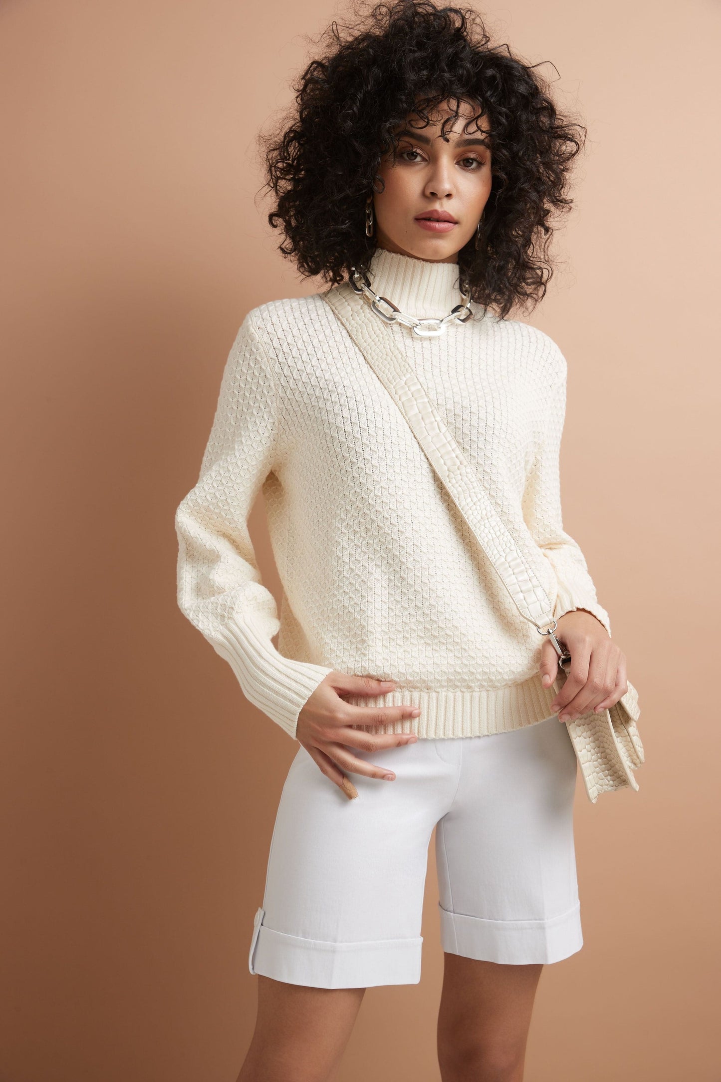 Women’s 8” Classic Shorts with Stitched Cuff