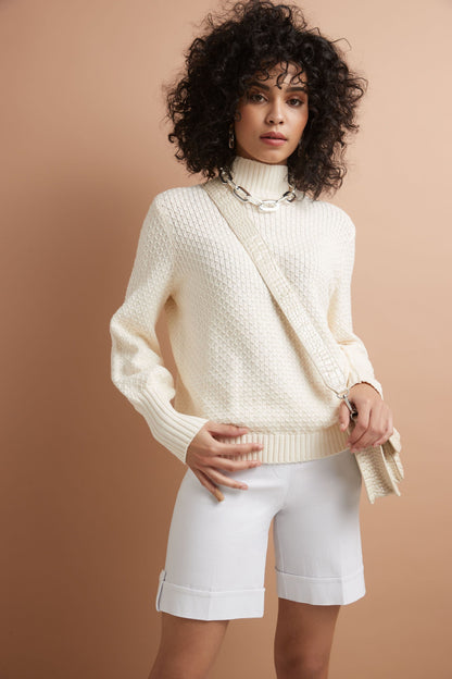 Women’s 8” Classic Shorts with Stitched Cuff