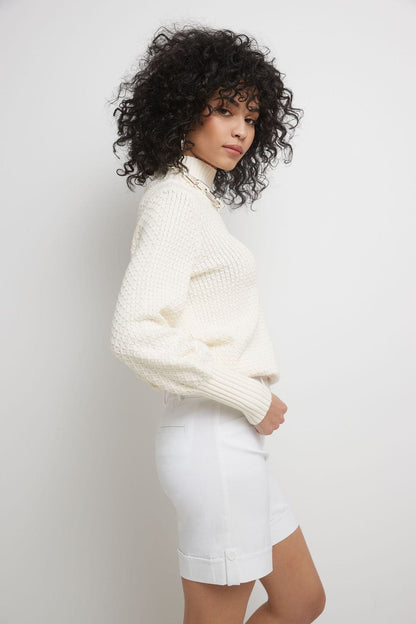 Women’s 8” Classic Shorts with Stitched Cuff