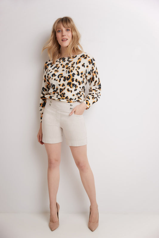 Classic 6” shorts with cuffed button detail