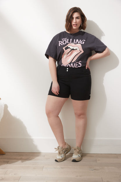 Curvy Plus Size 6” Shorts with Slimming Cuff