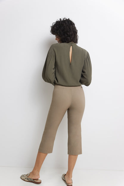 Women’s Straight Leg Capris with Chic Styling