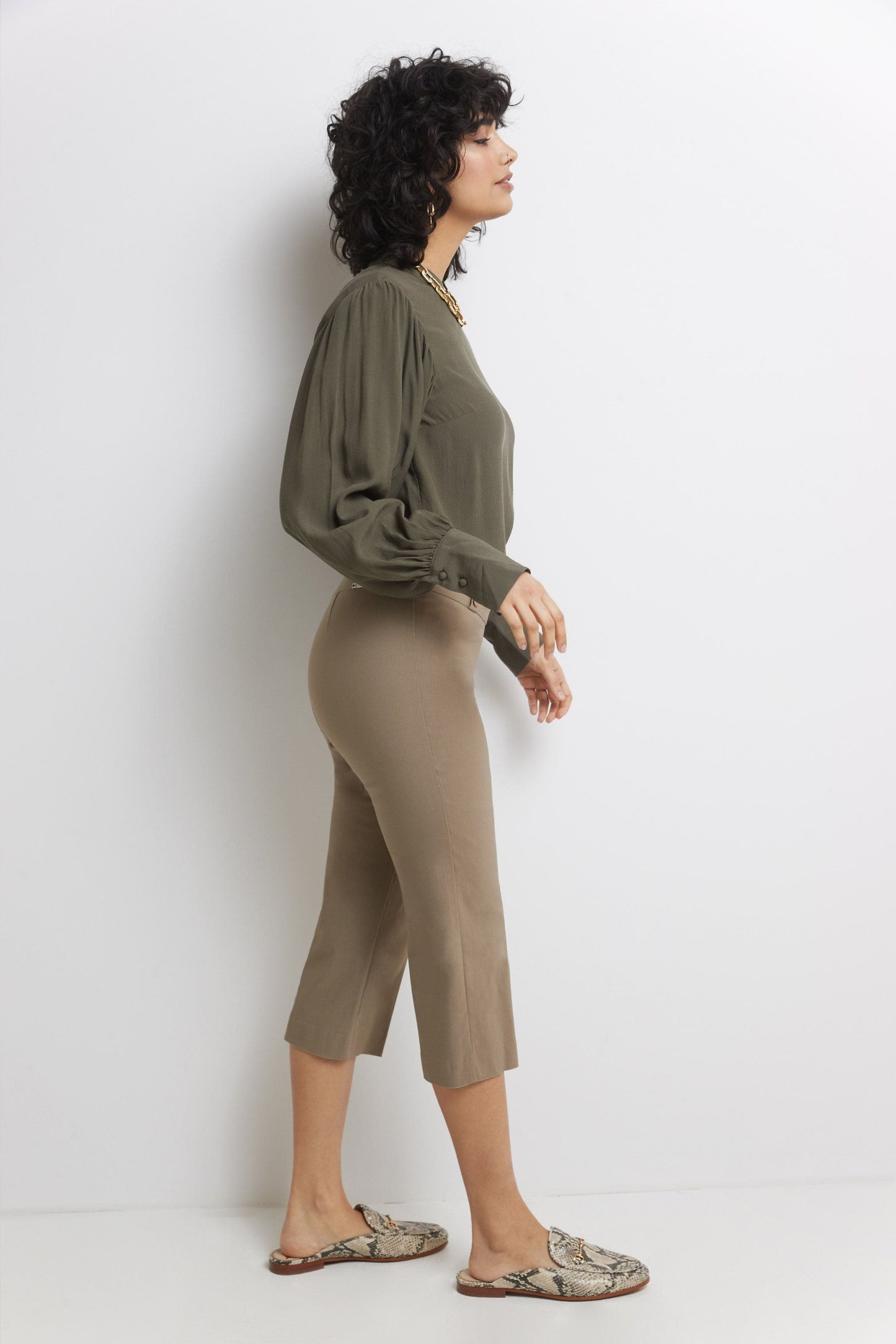 Women’s Straight Leg Capris with Chic Styling