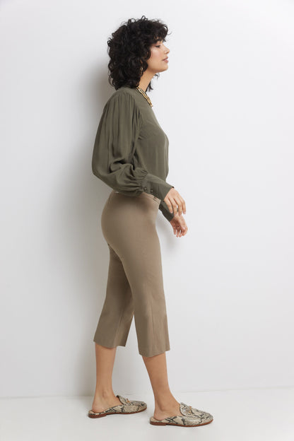 Women’s Straight Leg Capris with Chic Styling