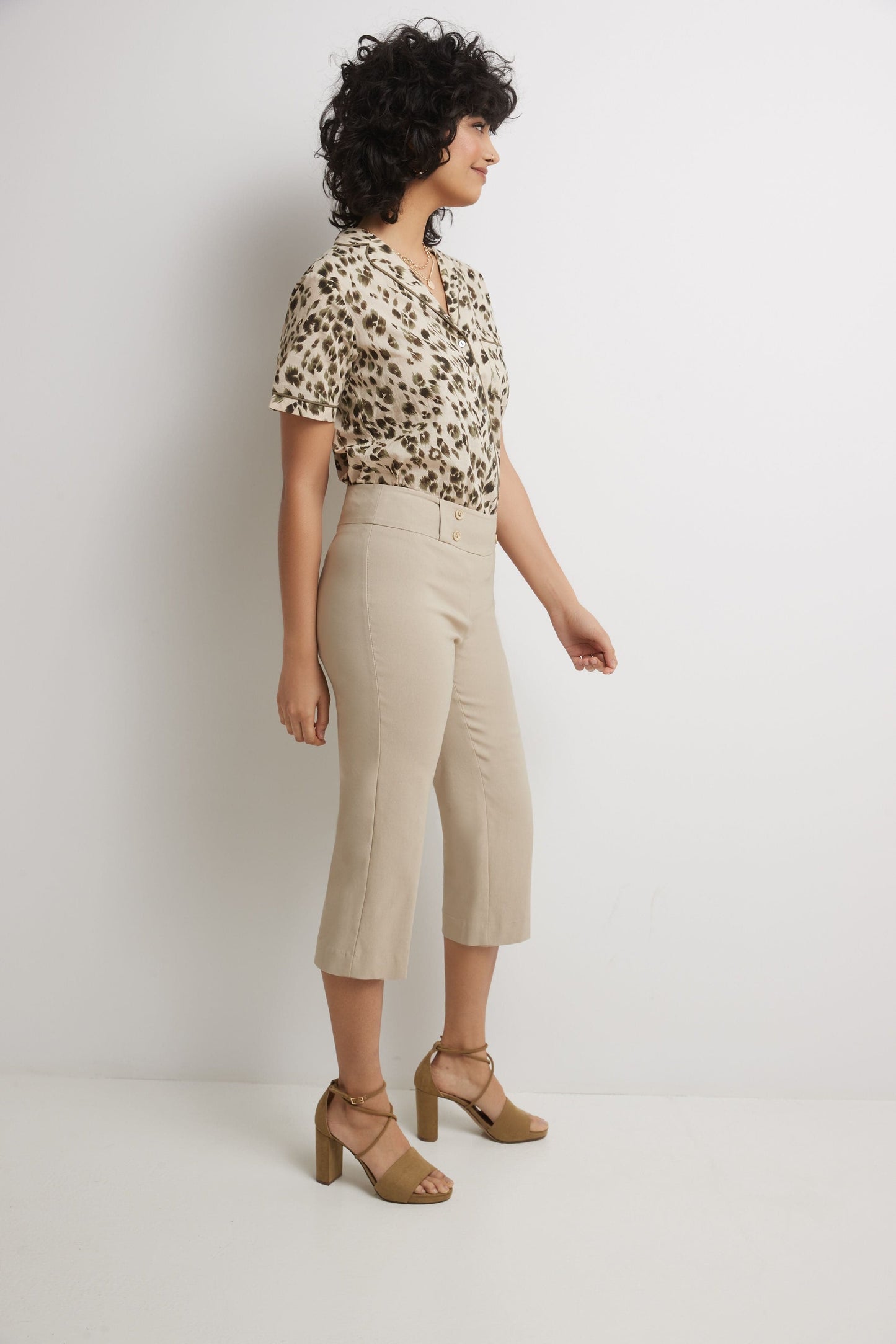 Women’s Straight Leg Capris with Chic Styling