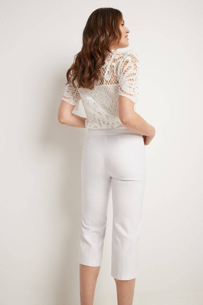 Women’s Straight Leg Capris with Chic Styling