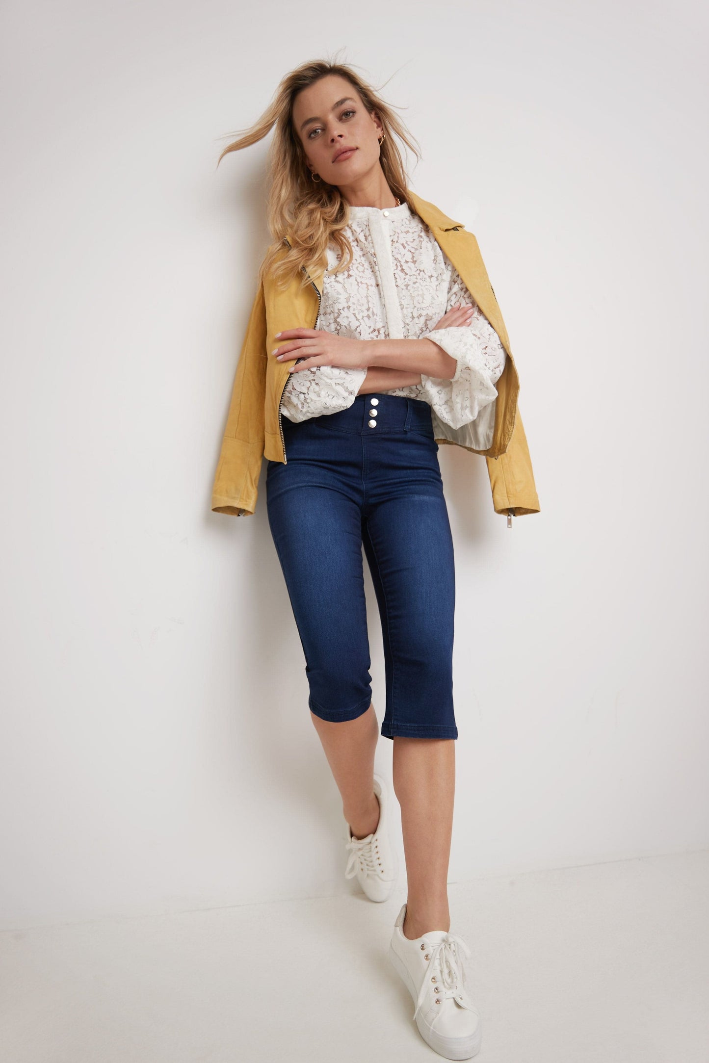 Rekucci Women's Comfort Jean Capri with Snap Detail