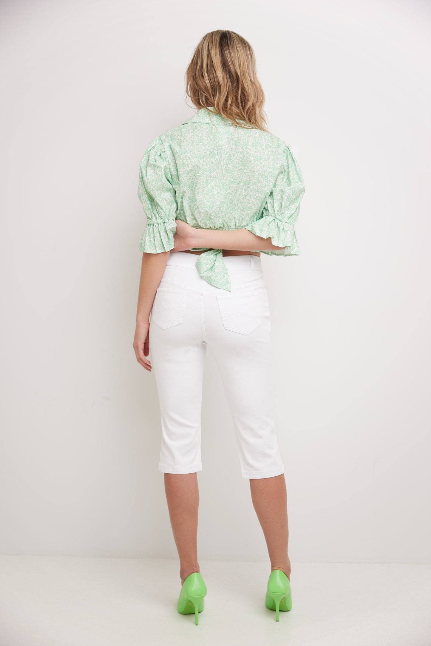 Rekucci Women's Comfort Jean Capri with Snap Detail