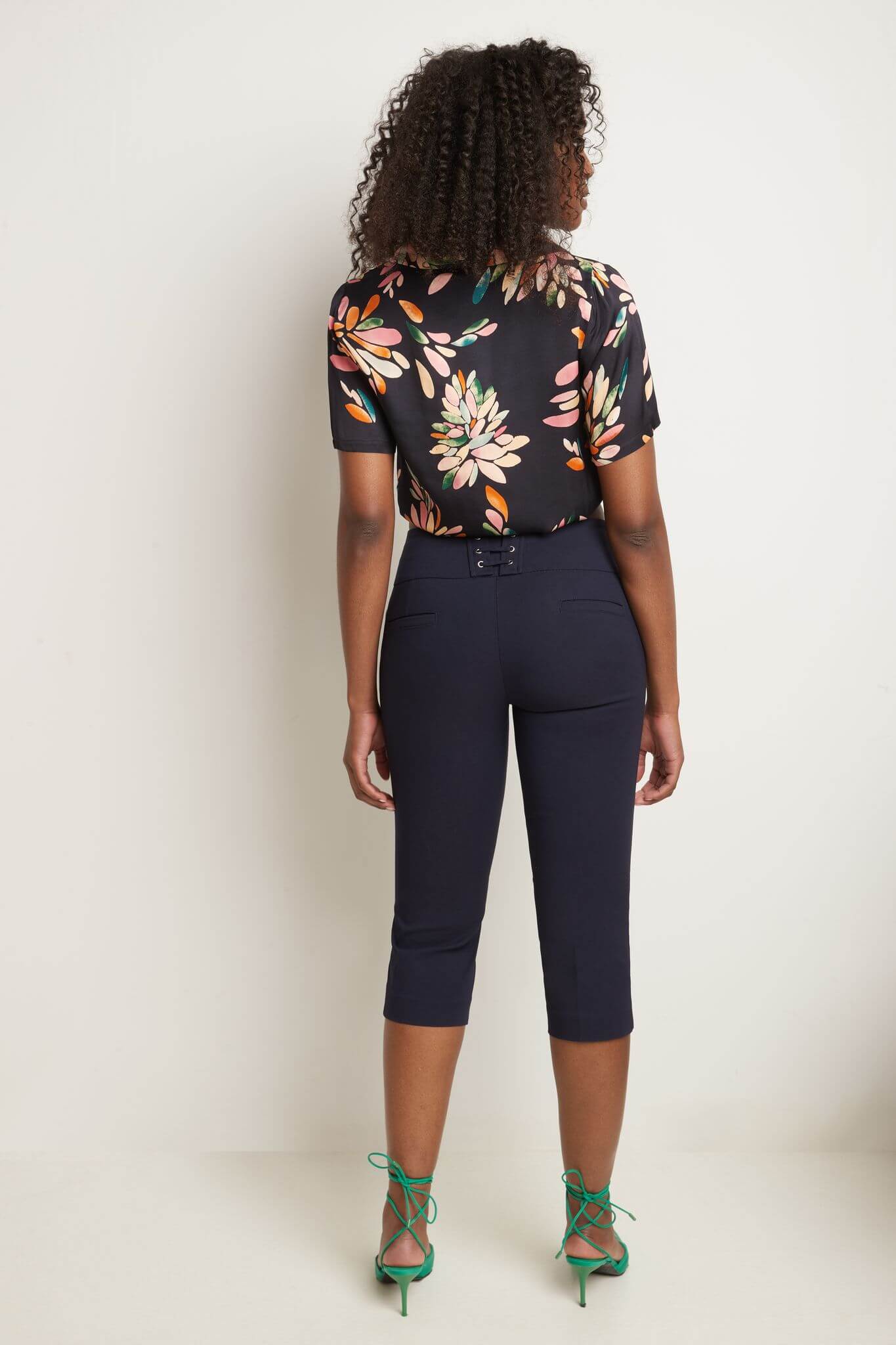 Slimming Capris with Wide Waist and Back Lacing