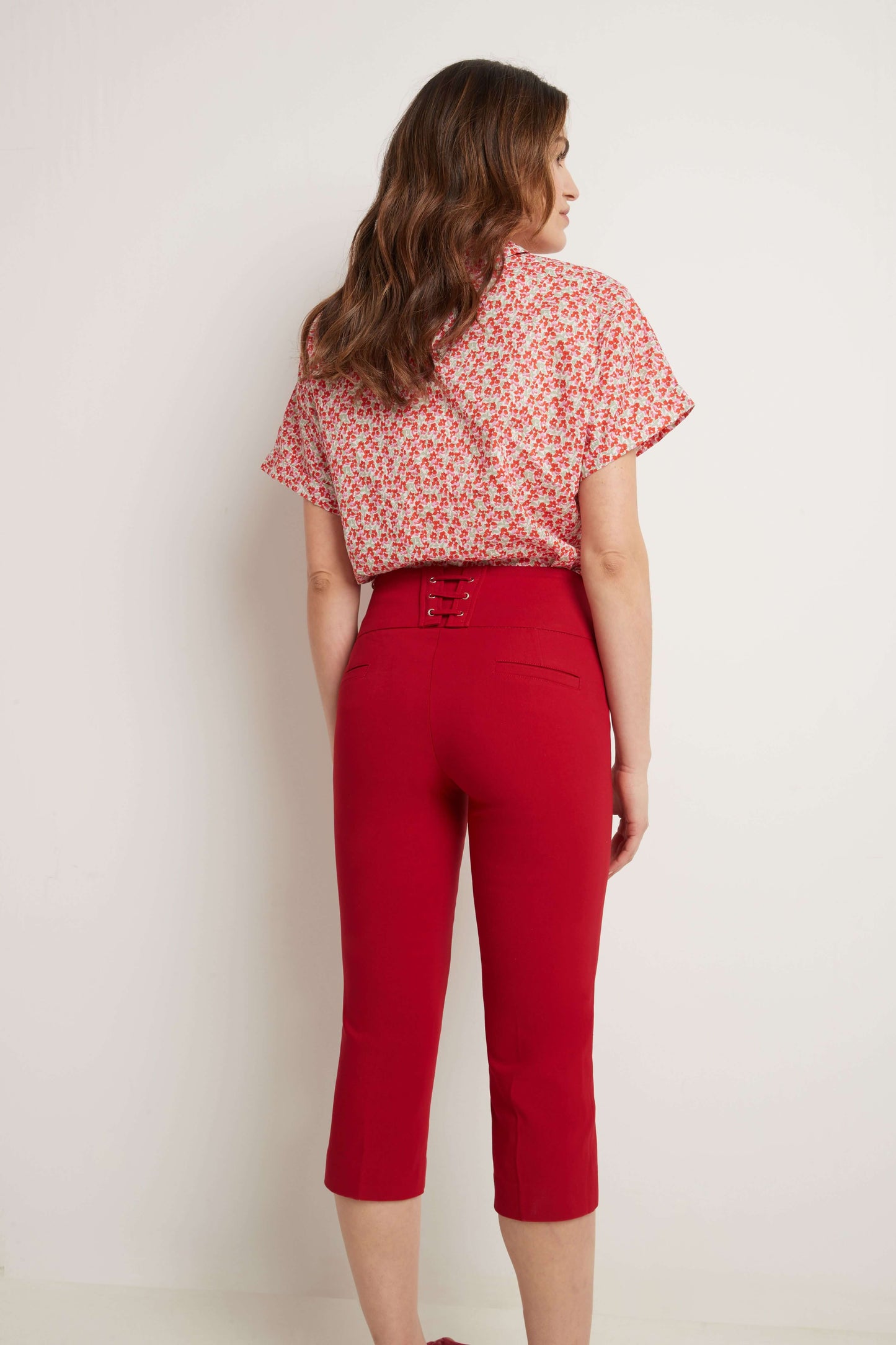 Slimming Capris with Wide Waist and Back Lacing