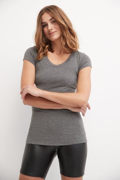 Short-Sleeve Business Casual T-Shirt with Scooped Neck